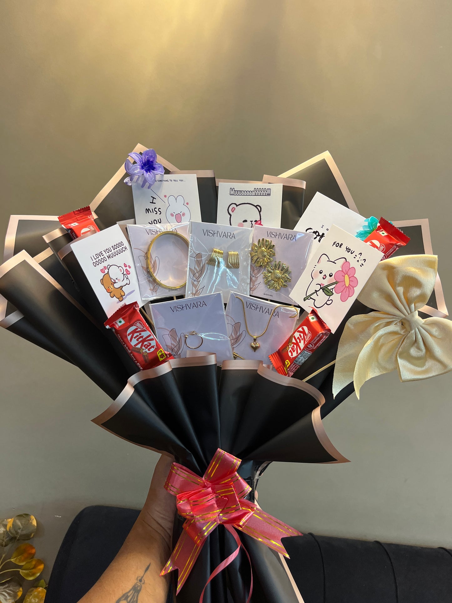 Exclusive Jewelry & Chocolate Gift Bouquet